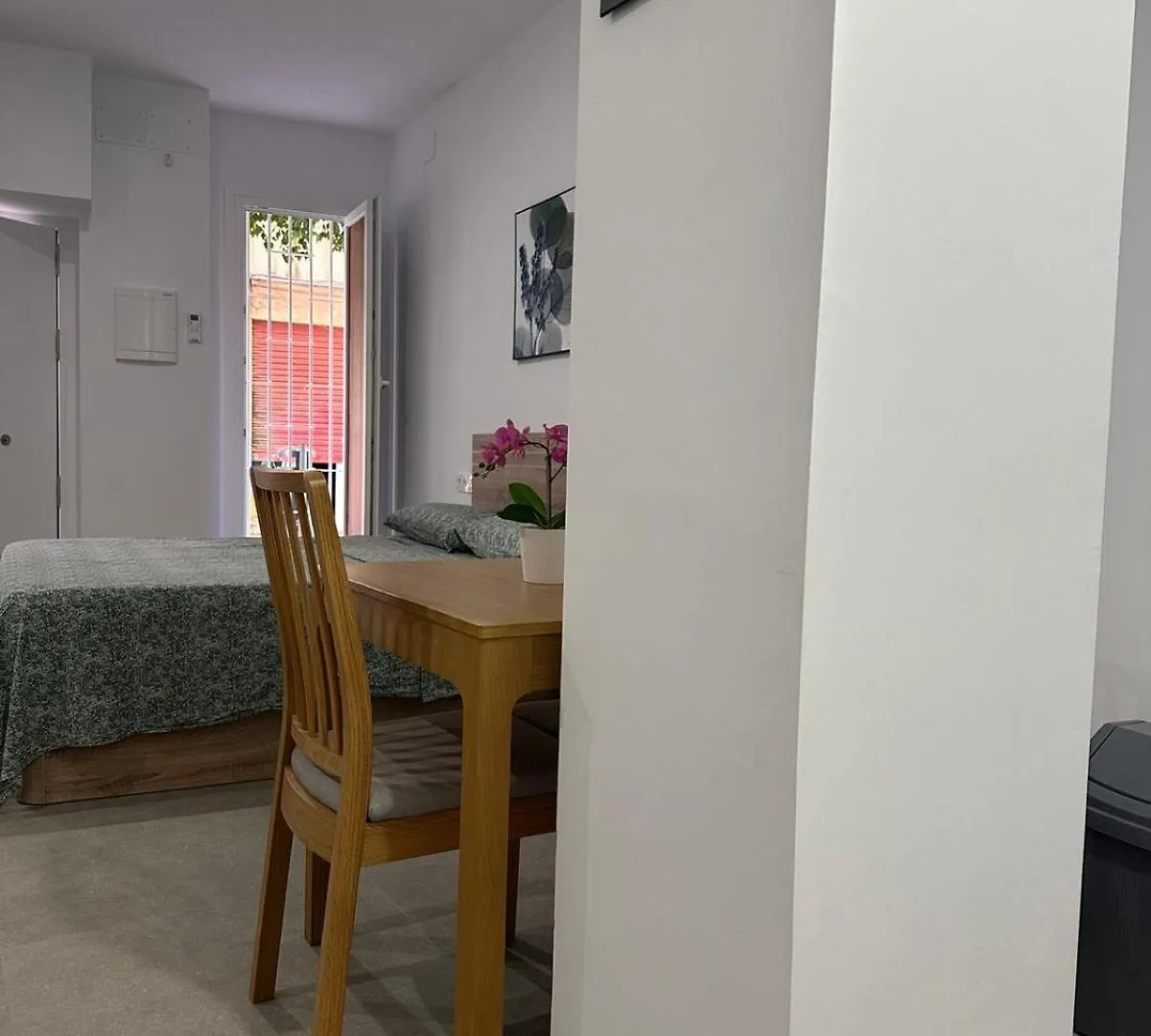 Fantastico Piso A 5 Minutos De La Estacion De Bus Y Tren A Metros De La Playa Apartment Malaga Spain